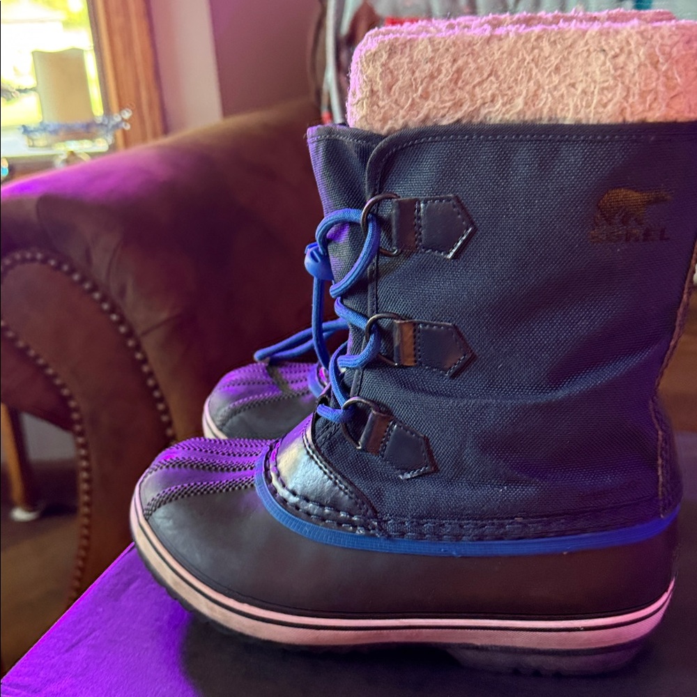 Sorel Navy and BlackSnow Boots